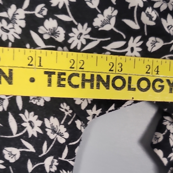 Old Navy Relaxed Black and White 3/4 Sleeve Dress - Picture 6 of 7